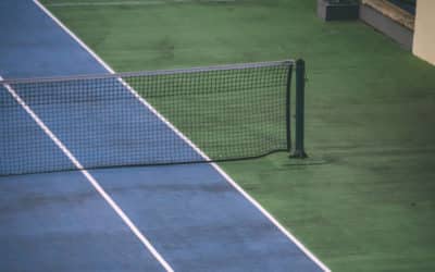 Comment un Constructeur de court de Tennis en Resine synthetique à Bezier gère-t-il les exigences de drainage spécifiques ?