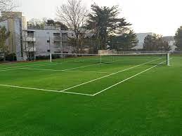 Les Défis Techniques de la Construction de Courts de Tennis en Gazon Synthétique à Versailles