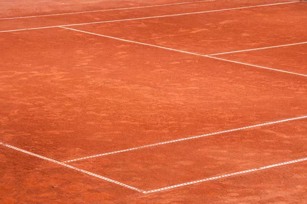 Quelles sont les meilleures stratégies pour améliorer la concentration et la résilience mentale des joueurs de tennis à Saint Aygulf ?