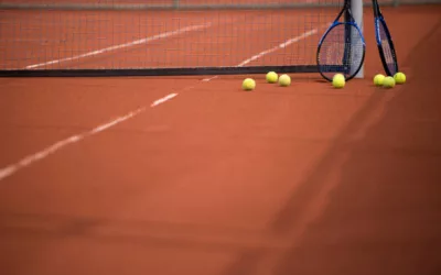 Les Défis Uniques de l’Entretien des Courts de Tennis en Terre Battue à Aubagne