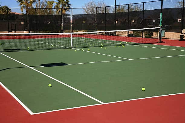 Comment le choix des matériaux en résine synthétique est influencé par les normes environnementales et les régulations locales à Bézier