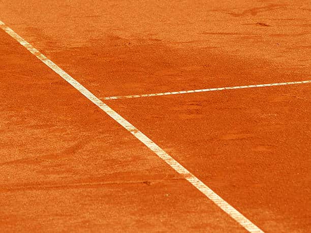Comment Assurer la Longévité d’un Court de Tennis en Terre Battue à Bordeaux grâce à un Entretien Régulier?