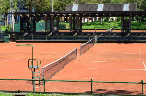 Estimation des coûts de construction d&rsquo;un court de tennis à Alençon
