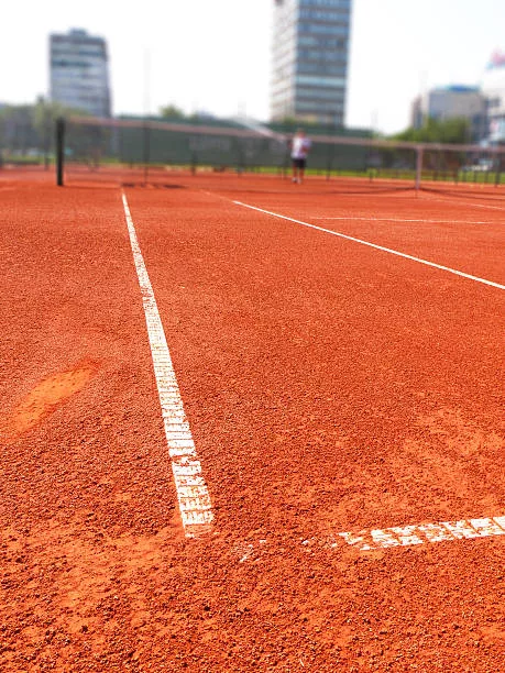 Optimiser la rénovation des courts de tennis à Avignon : l&rsquo;importance de l&rsquo;orientation
