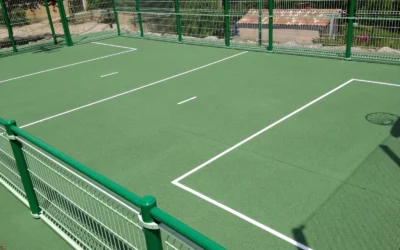 Quels sont les avantages écologiques de choisir du gazon synthétique pour la rénovation d’un court de tennis à Noisy-le-Grand ?