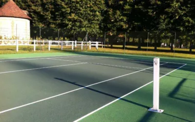 Quelles sont les options de personnalisation disponibles lors de la rénovation d’un court de tennis en béton poreux à Auxerre ?