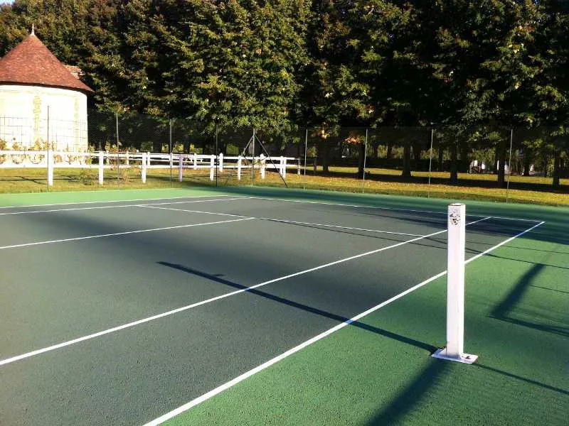 Comment choisir le meilleur emplacement pour la construction d&rsquo;un court de tennis à Grimaud ?