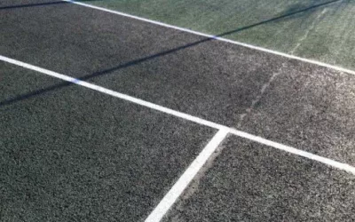 Quels sont les avantages de l’utilisation de matériaux recyclés dans la construction d’un court de tennis en béton poreux à Paris ?