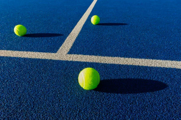Quels sont les avantages écologiques du gazon synthétique pour la réfection d&rsquo;un court de tennis à Limonest ?