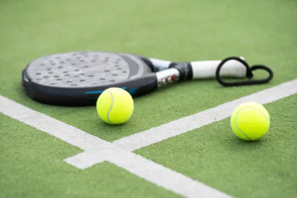 Est-ce qu’une entreprise de terrains de sport réalise des tests de performance au sol ?