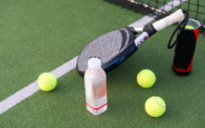 Quels sont les principaux avantages de choisir un court de tennis en gazon synthétique en termes de maintenance à Chambourcy ?