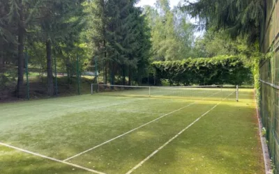 Les Avantages des Revêtements Poreux pour les Courts de Tennis à Lyon