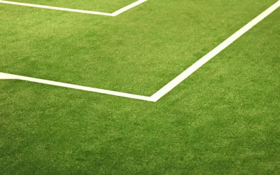 Les Avantages et Inconvénients de l’Utilisation du Gazon Synthétique pour les Courts de Tennis à Puteaux en Termes de Maintenance