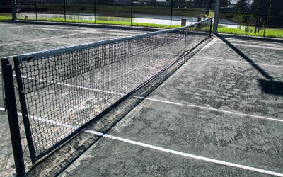 Rénovation d’un Court de Tennis en Béton Poreux à Eyragues : Un Processus Expertisé par Service Tennis