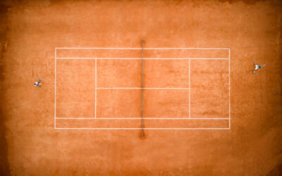 Comment la composition du sol influence-t-elle la qualité d’un court de tennis en terre battue à Eyguières ?