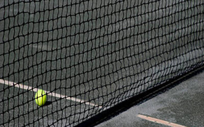 Réparation des Fissures sur un Court de Tennis en Béton Poreux à Eyguières