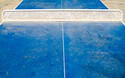 Quels sont les défis spécifiques de l’entretien des courts de tennis en béton poreux à Vitry sur Seine?