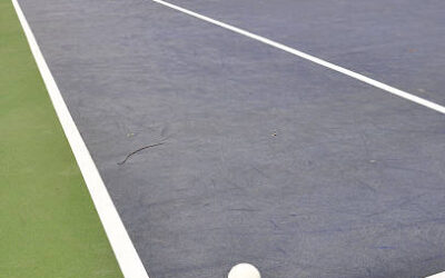 Quelles sont les méthodes recommandées pour préserver la porosité du béton sur les courts de tennis à Vitry sur Seine ?