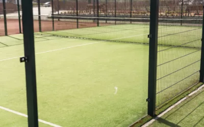 Comment prévenir la décoloration et l’usure prématurée des courts de tennis en résine synthétique à Vitry sur Seine?