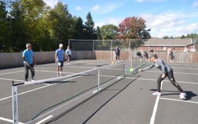 Comment assurer la sécurité des travailleurs pendant la rénovation d’un court de tennis en béton poreux à Auxerre ?