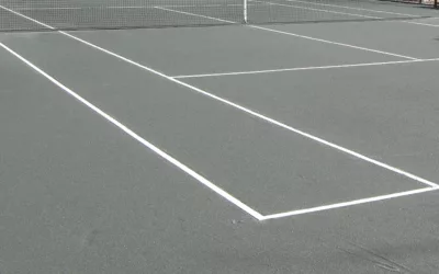 Quelle est la durée de vie typique d’un court de tennis en béton poreux à Paris ?