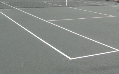 Quels sont les coûts associés à la maintenance des courts de tennis en béton poreux à Cabannes ?