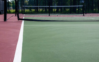 Comment la résine synthétique améliore-t-elle les performances des joueurs sur un court de tennis à Vitry sur Seine ?