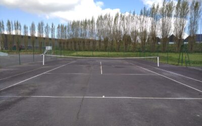 Quels sont les principaux défis à considérer lors de la rénovation d’un court de tennis au Blanc Mesnil ?