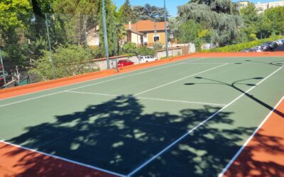 Pourquoi la construction de courts de tennis à Nice est-elle avantageuse pour les clubs sportifs locaux ?