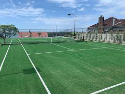 Quelles sont les erreurs courantes à éviter lors de la rénovation court de tennis Toulouse?