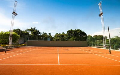 Quels sont les avantages d’utiliser un revêtement en terre battue pour la rénovation d’un court de tennis à Massy ?