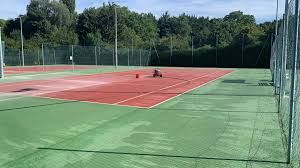 Quels sont les délais typiques pour une rénovation court de tennis Toulouse ?