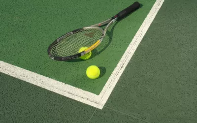 Pourquoi est-il crucial de réaliser une évaluation environnementale avant de rénover un court de tennis en béton poreux à Paris ?