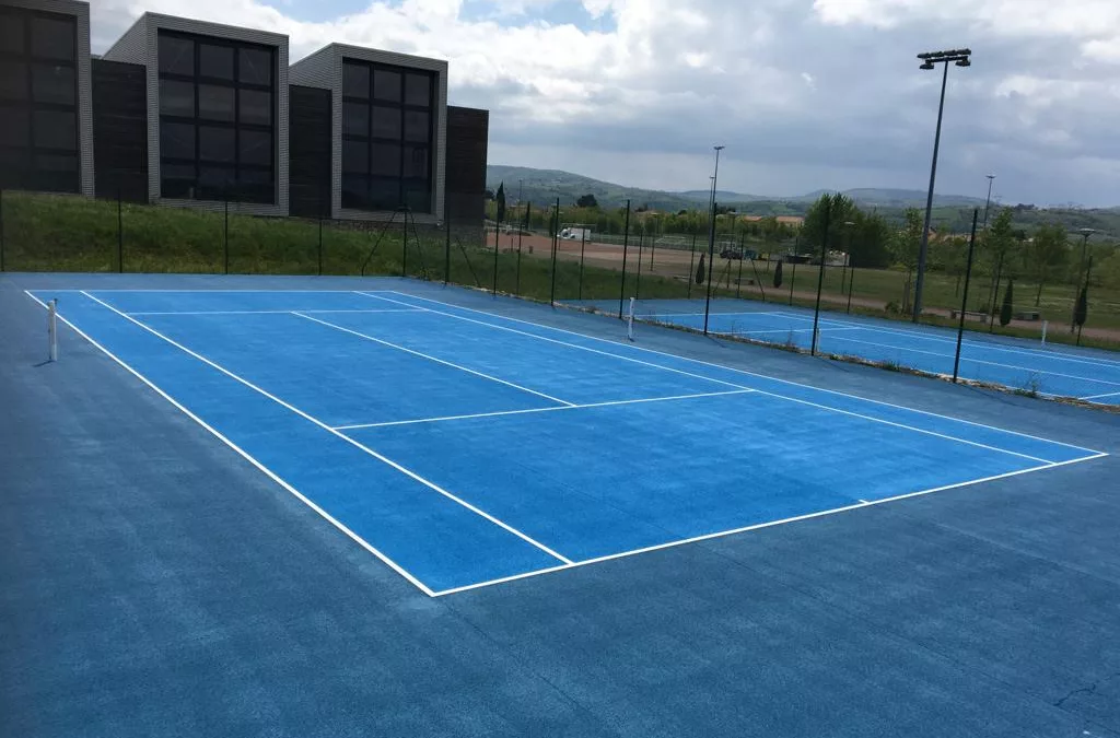 Comment les saisons influencent-elles le plan d&rsquo;entretien des courts de tennis à Lyon ?