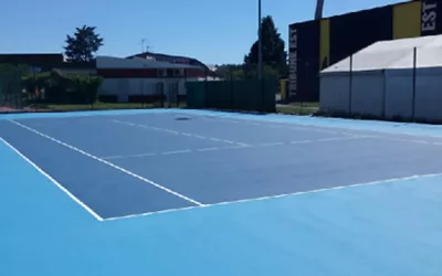 Quelles sont les étapes clés dans la rénovation d’un court de tennis en résine synthétique à Paris ?