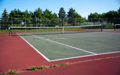 Comment la gestion des eaux pluviales est-elle améliorée après la rénovation d’un court de tennis en béton poreux à Paris ?