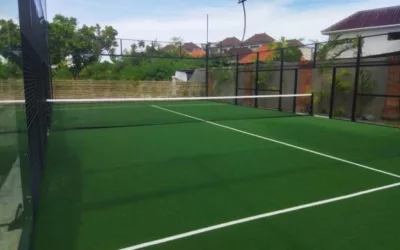 Quelle est l’importance de l’adhérence du revêtement lors de la rénovation d’un terrain de tennis à Paris ?