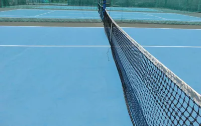Comment traiter les taches de rouille sur un terrain de tennis en béton poreux à Paris ?