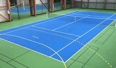 Comment choisir une entreprise pour la rénovation d’un court de tennis en résine synthétique à Paris ?