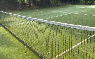 Quels accessoires sont indispensables après la rénovation d’un court de tennis ?
