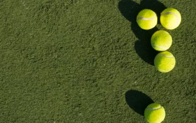 Comment respecter les réglementations locales lors de la construction d’un terrain de tennis à Saint-Tropez ?