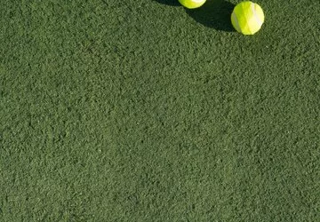 Comment choisir le meilleur emplacement pour un terrain de tennis à Saint-Tropez ?