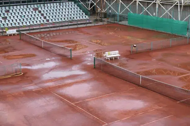 Construction d'un court de tennis pour les entreprises