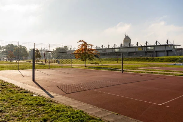 Construction d'un court de tennis pour les entreprises