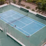 Construction d'un court de tennis pour les hôtels
