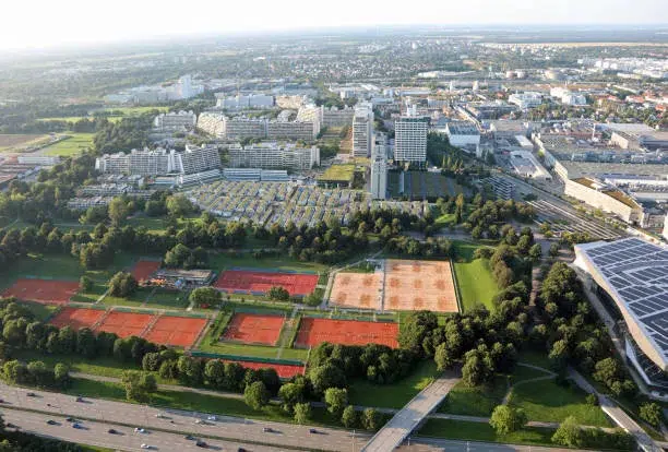 Construction d'un court de tennis pour les centres sportifs