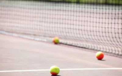 Pourquoi la durée des travaux de rénovation d’un court de tennis à Cannes peut-elle influencer les coûts totaux du projet ?