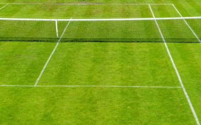 Comment évaluer l’état d’un terrain avant la rénovation d’un terrain de tennis en gazon synthétique à Nice ?