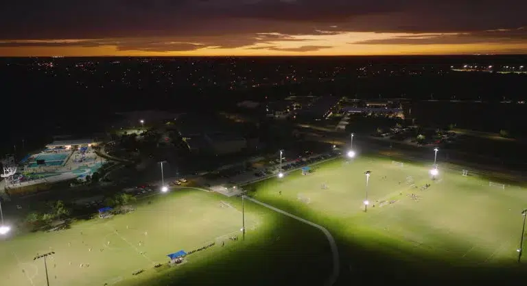 Construction d'un court de tennis pour les centres sportifs