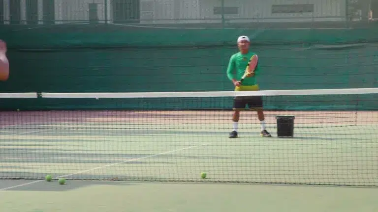 Construction d'un court de tennis pour les clubs de tennis